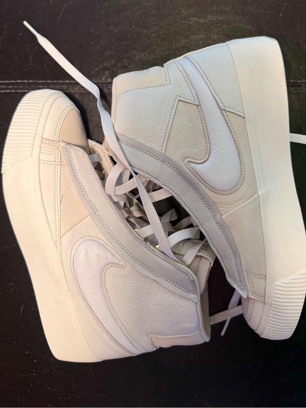 Size 7 women’s/5.5 men’s Nike Blazer Mid Victory Summit White Light Cream SAMPLE